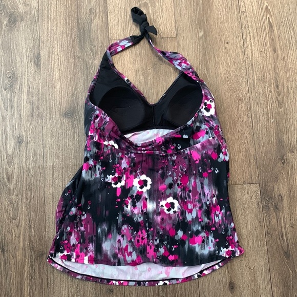 Liz Lange Maternity Tankini Halter Top in Abstract Black and Pink - Picture 2 of 4